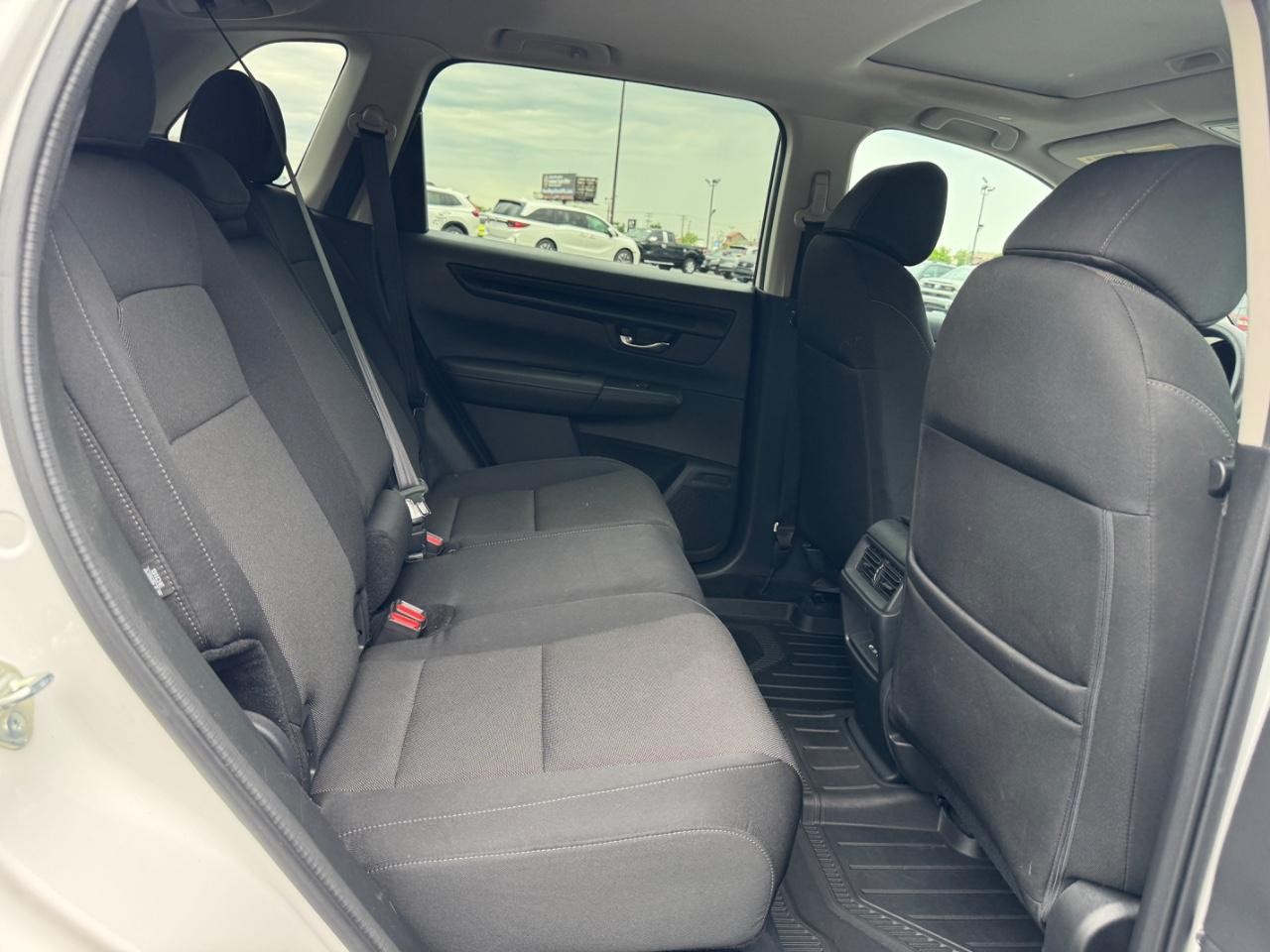 Honda CR-V Vehicle Full-screen Gallery Image 11