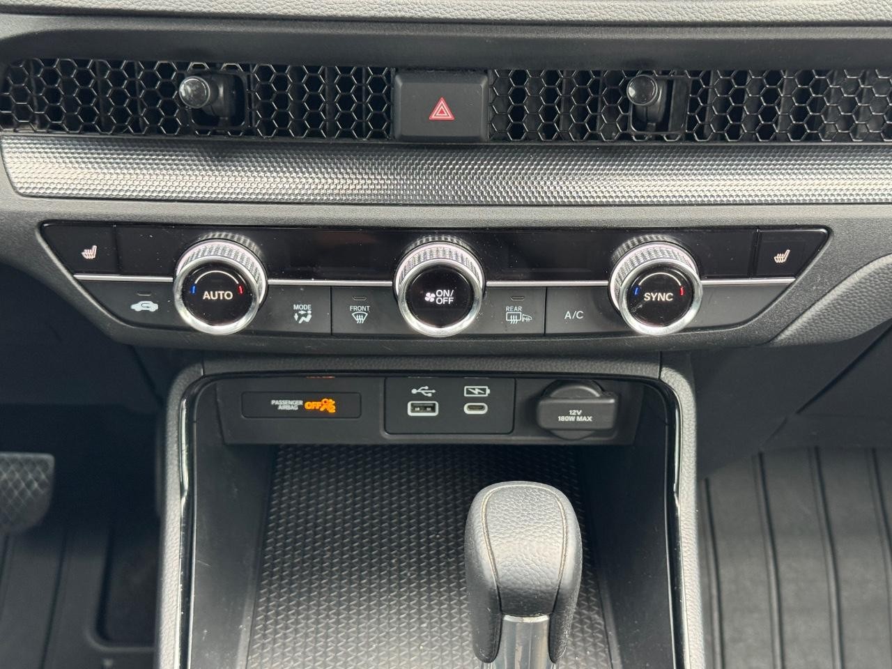 Honda CR-V Vehicle Full-screen Gallery Image 15