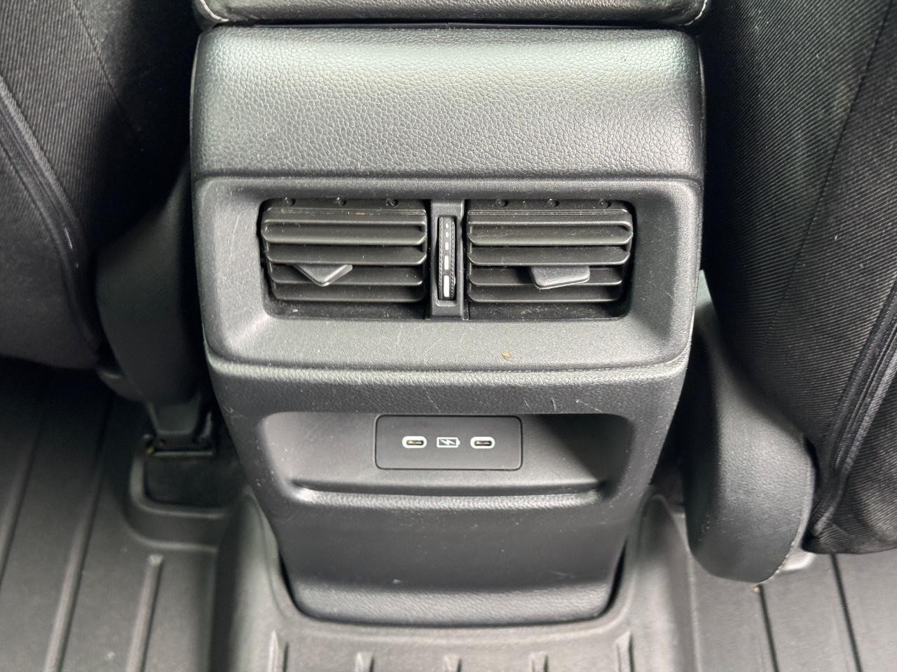 Honda CR-V Vehicle Full-screen Gallery Image 17