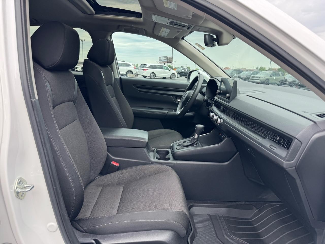 Honda CR-V Vehicle Full-screen Gallery Image 18