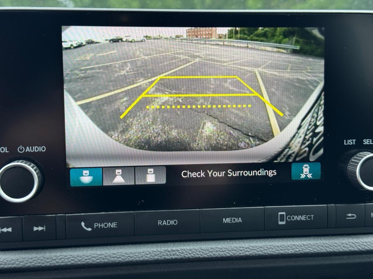Honda CR-V Vehicle Full-screen Gallery Image 25