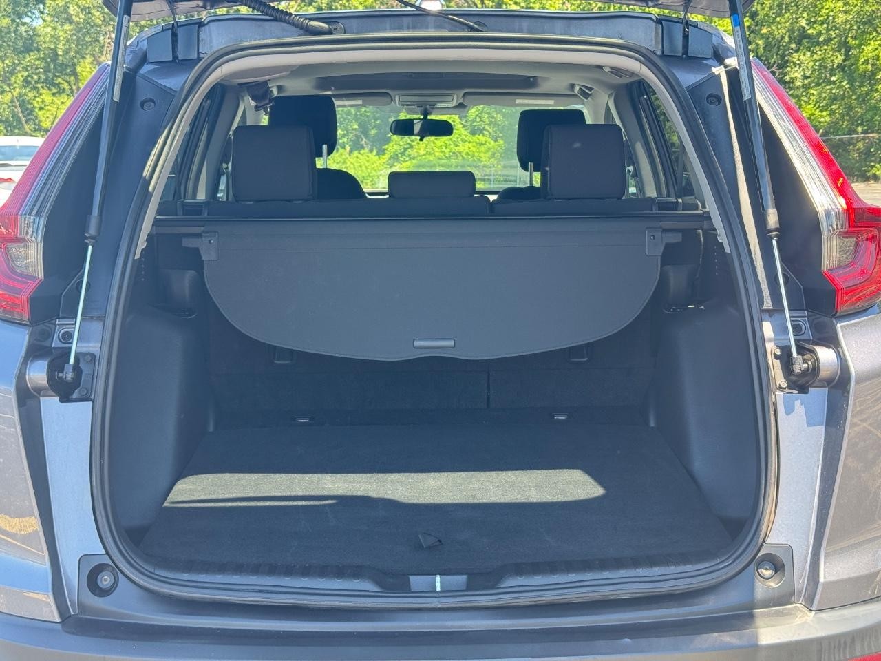 Honda CR-V Vehicle Full-screen Gallery Image 05