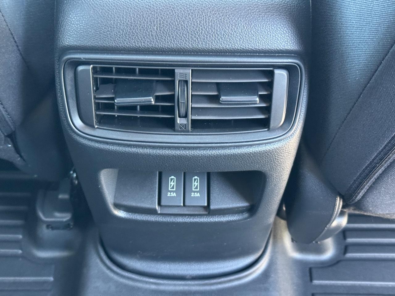 Honda CR-V Vehicle Full-screen Gallery Image 16