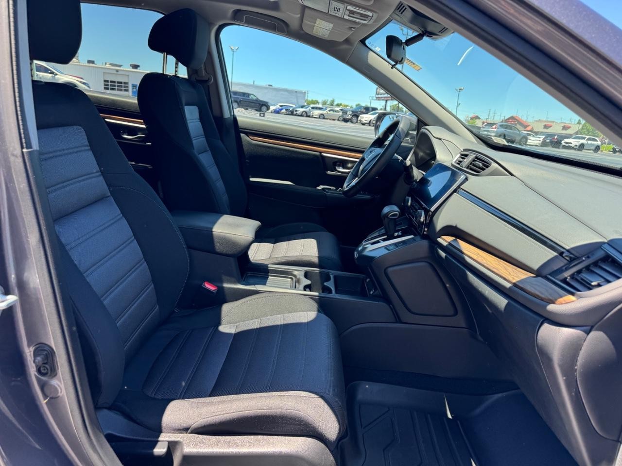 Honda CR-V Vehicle Full-screen Gallery Image 17