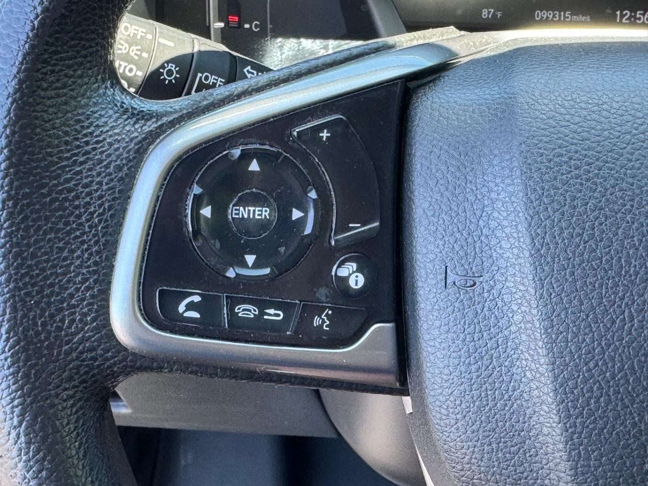 Honda CR-V Vehicle Full-screen Gallery Image 21