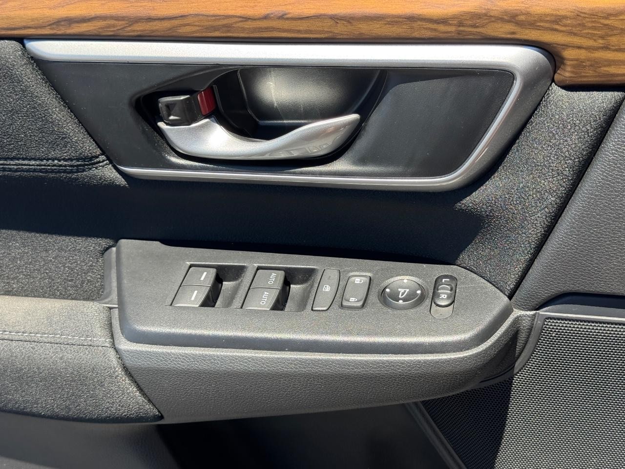 Honda CR-V Vehicle Full-screen Gallery Image 25