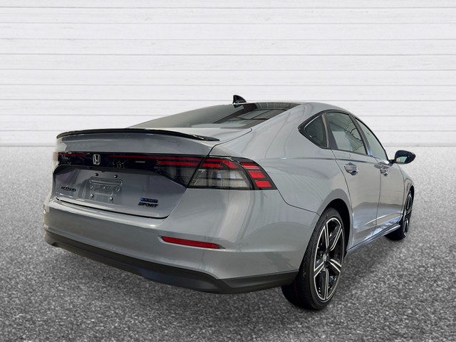 Honda Accord Hybrid Vehicle Full-screen Gallery Image 06