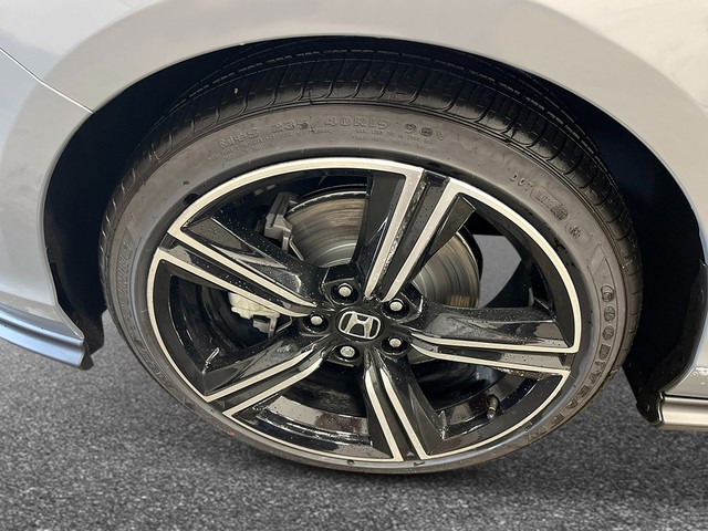 Honda Accord Hybrid Vehicle Full-screen Gallery Image 12