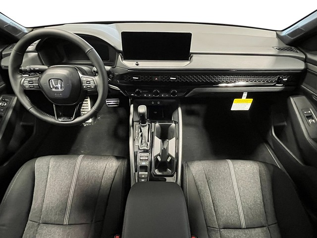 Honda Accord Hybrid Vehicle Full-screen Gallery Image 17