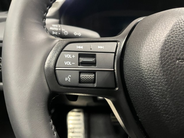 Honda Accord Hybrid Vehicle Full-screen Gallery Image 19