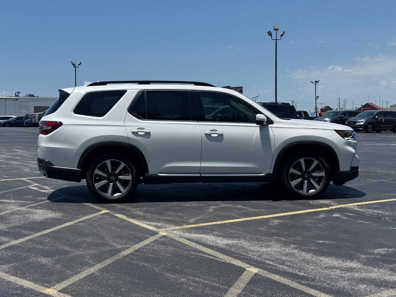 Honda Pilot Vehicle Full-screen Gallery Image 15
