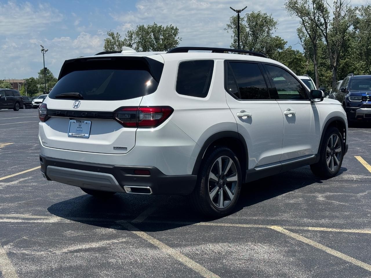 Honda Pilot Vehicle Full-screen Gallery Image 16