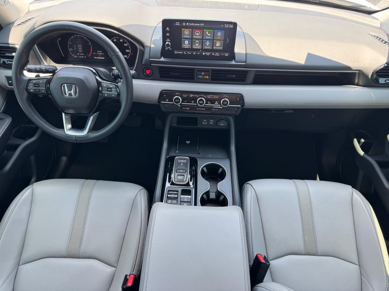 Honda Pilot Vehicle Full-screen Gallery Image 25