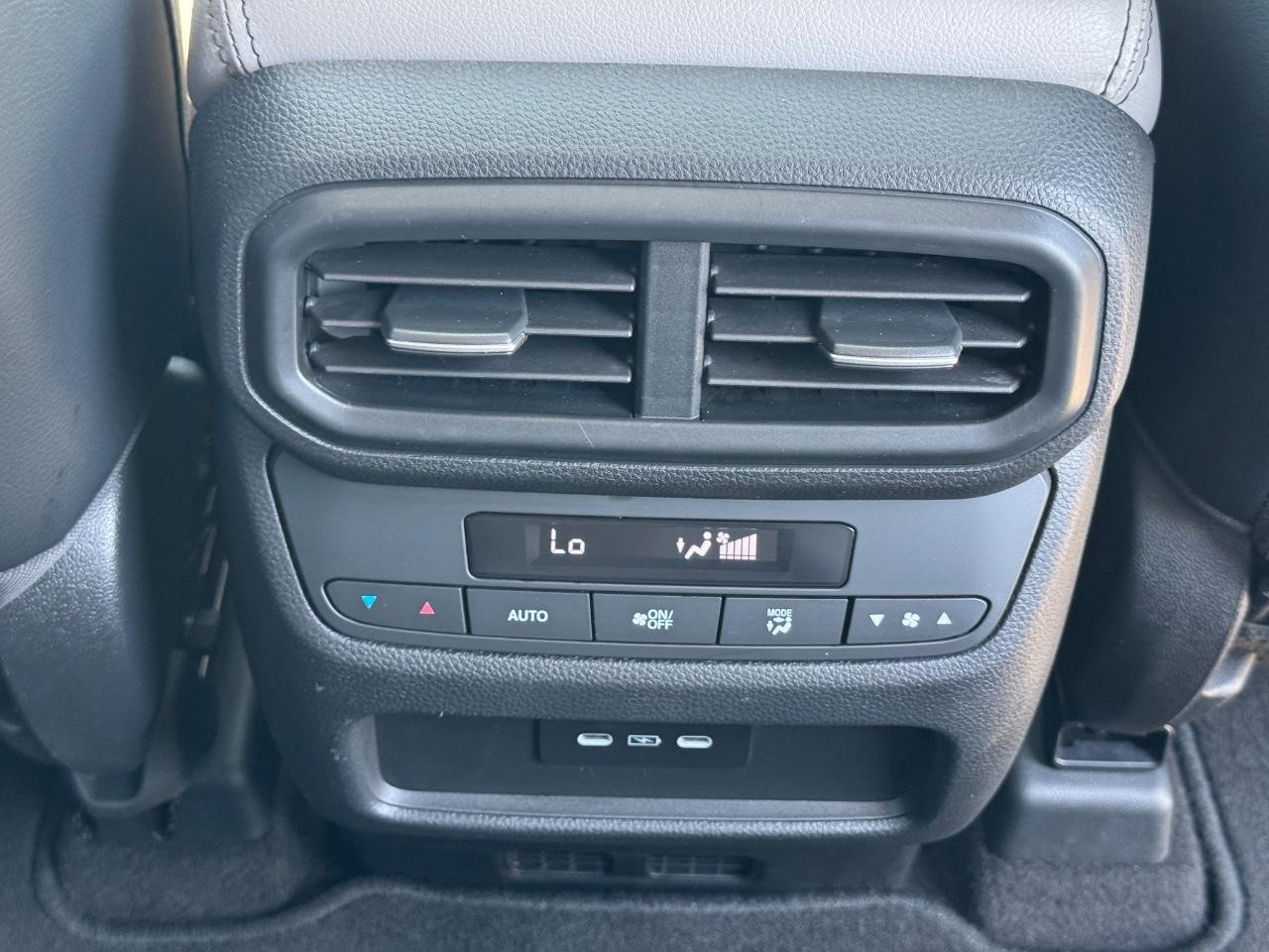 Honda Pilot Vehicle Full-screen Gallery Image 30