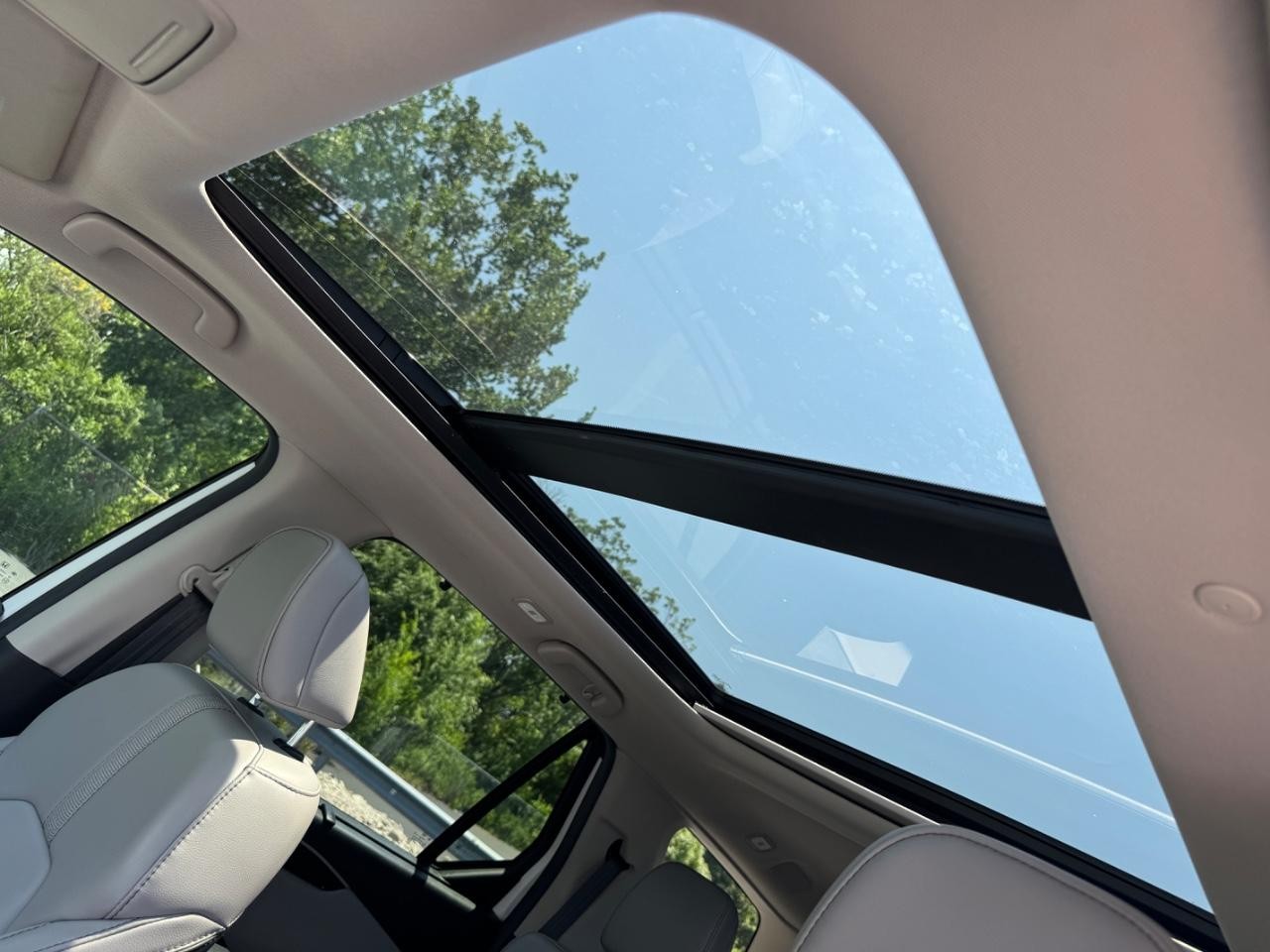 Honda Pilot Vehicle Full-screen Gallery Image 33