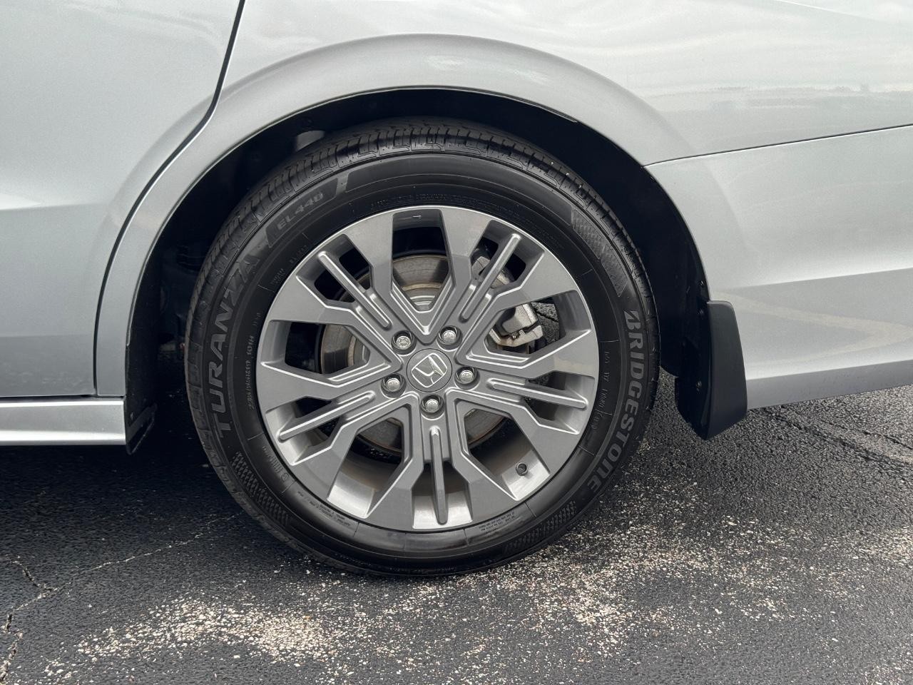 Honda Odyssey Vehicle Full-screen Gallery Image 08