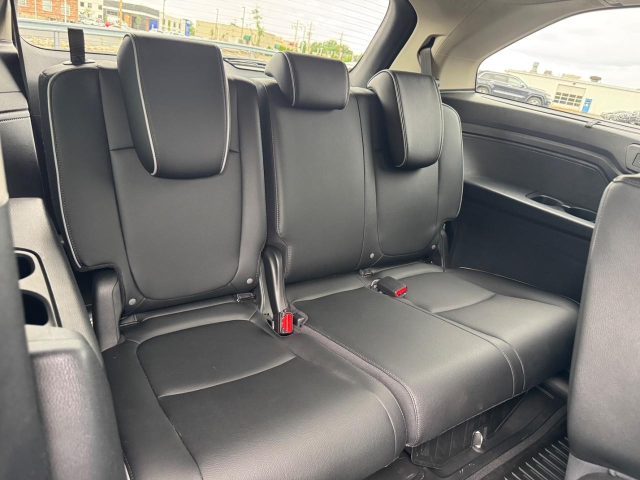 Honda Odyssey Vehicle Full-screen Gallery Image 12
