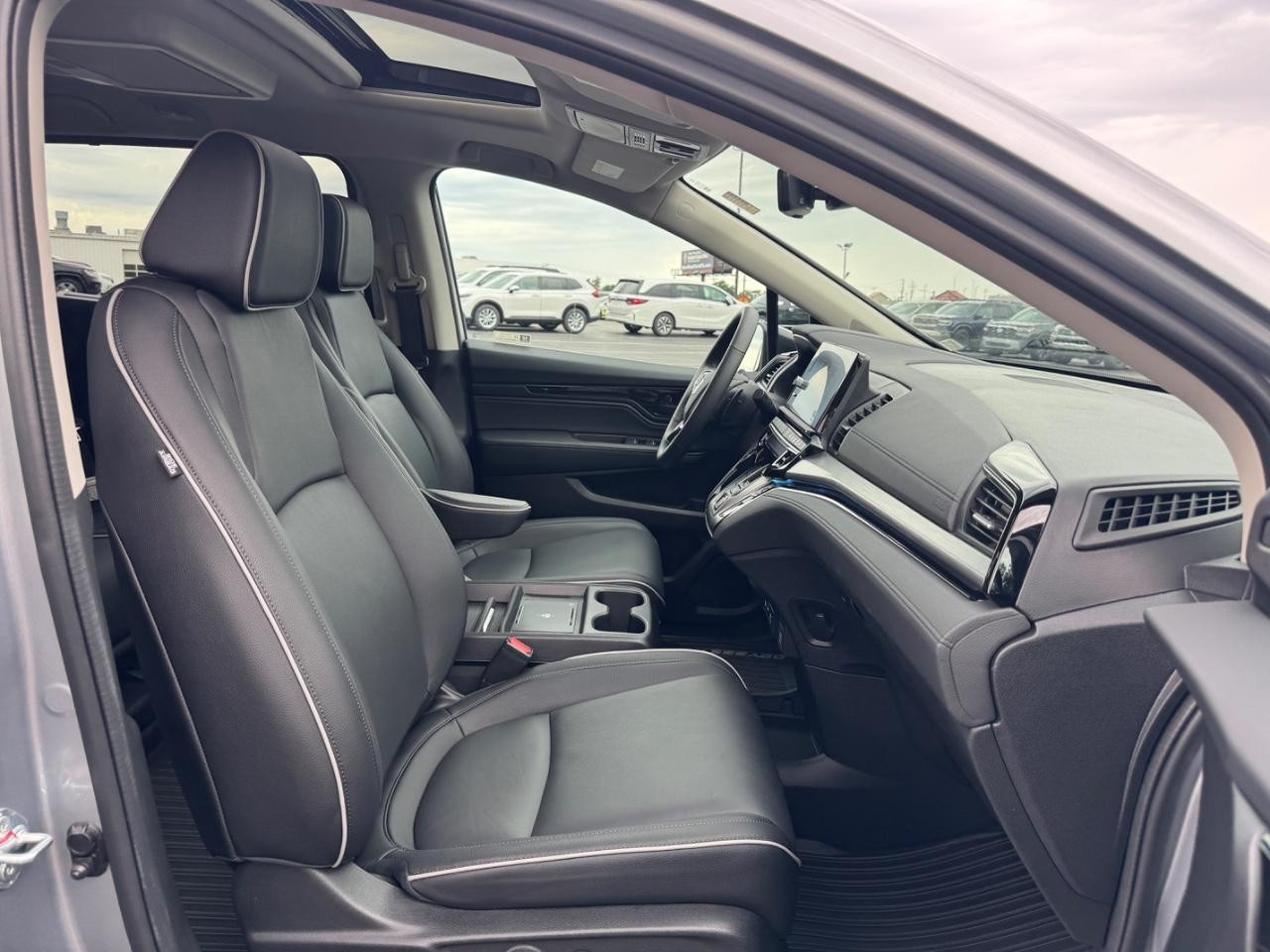 Honda Odyssey Vehicle Full-screen Gallery Image 19