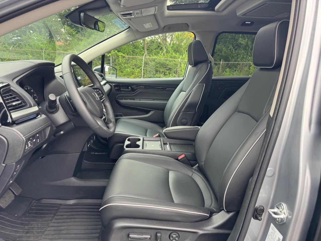 Honda Odyssey Vehicle Full-screen Gallery Image 20