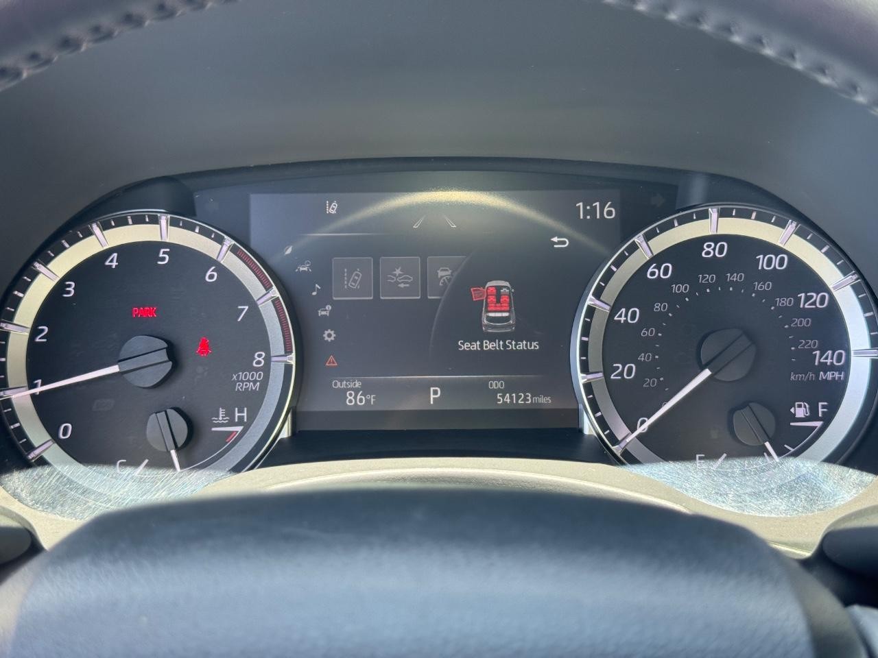 Toyota Highlander Vehicle Full-screen Gallery Image 21