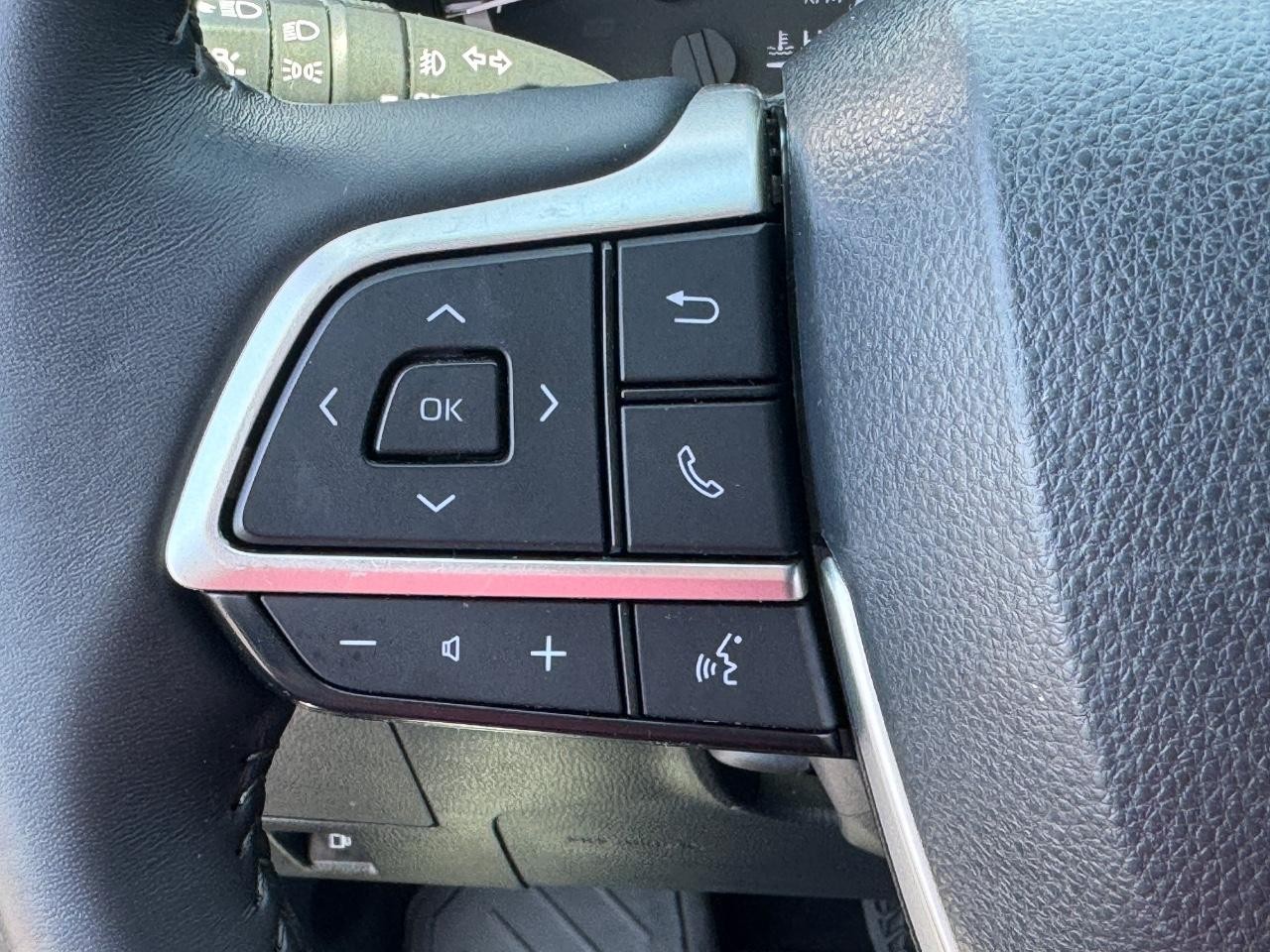 Toyota Highlander Vehicle Full-screen Gallery Image 22