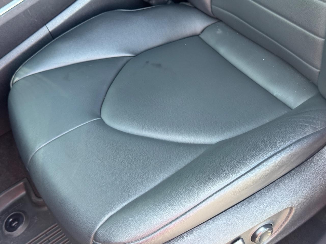 Toyota Highlander Vehicle Full-screen Gallery Image 27