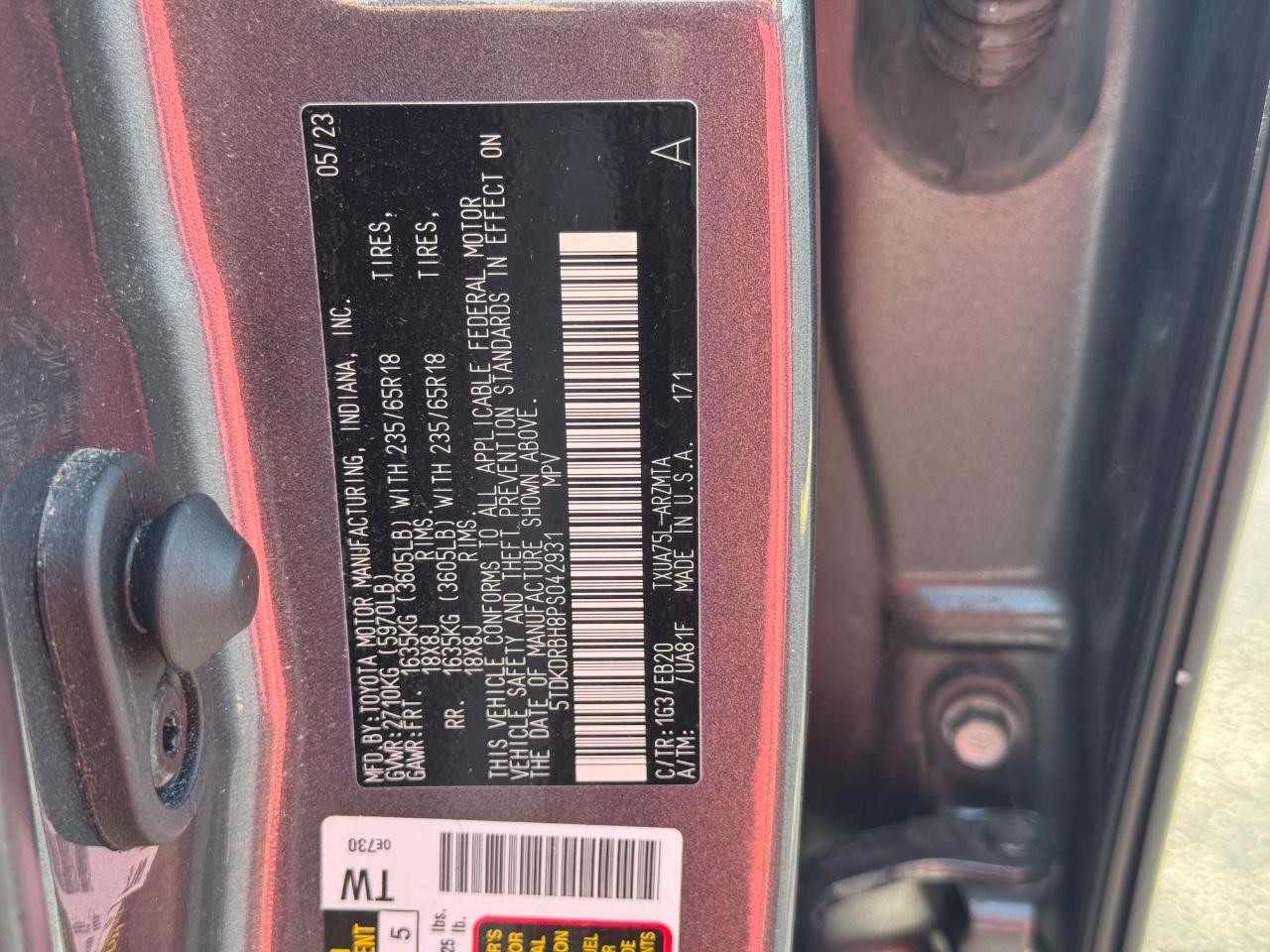 Toyota Highlander Vehicle Full-screen Gallery Image 28