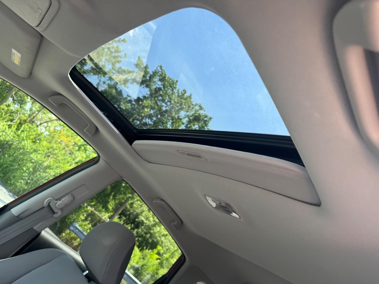 Honda CR-V Vehicle Full-screen Gallery Image 18