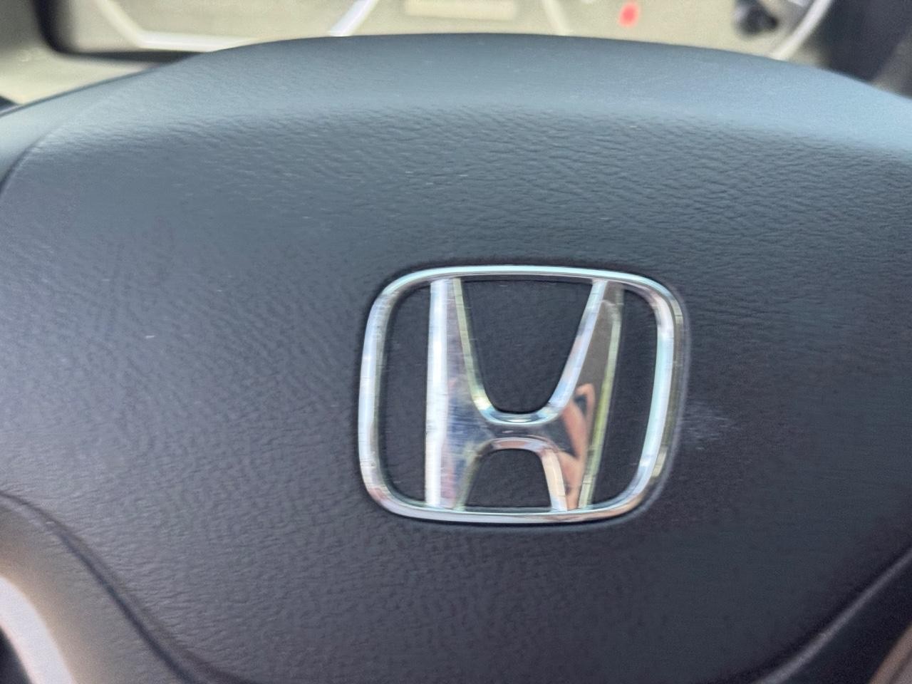 Honda CR-V Vehicle Full-screen Gallery Image 20