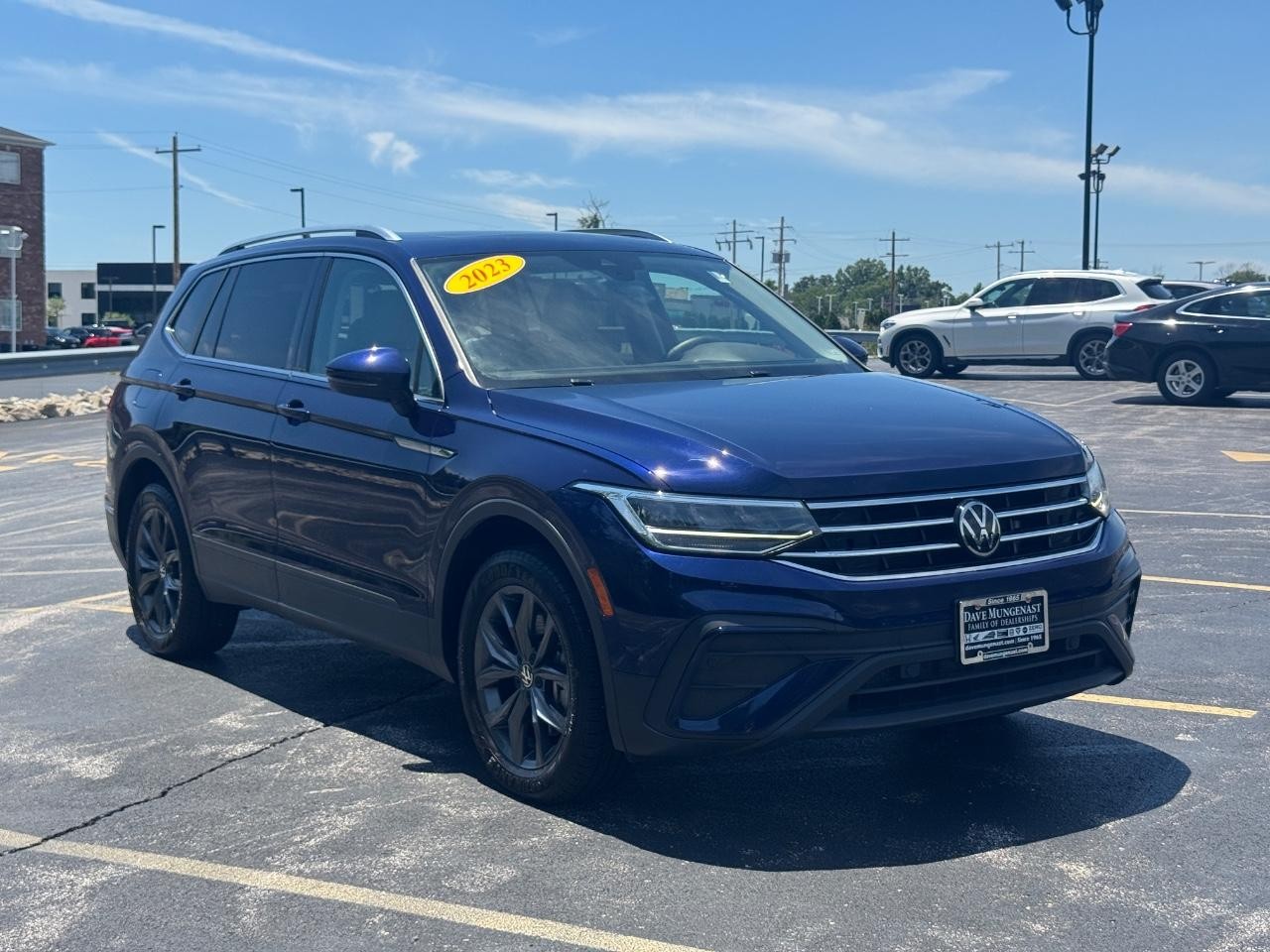 Volkswagen Tiguan Vehicle Full-screen Gallery Image 02