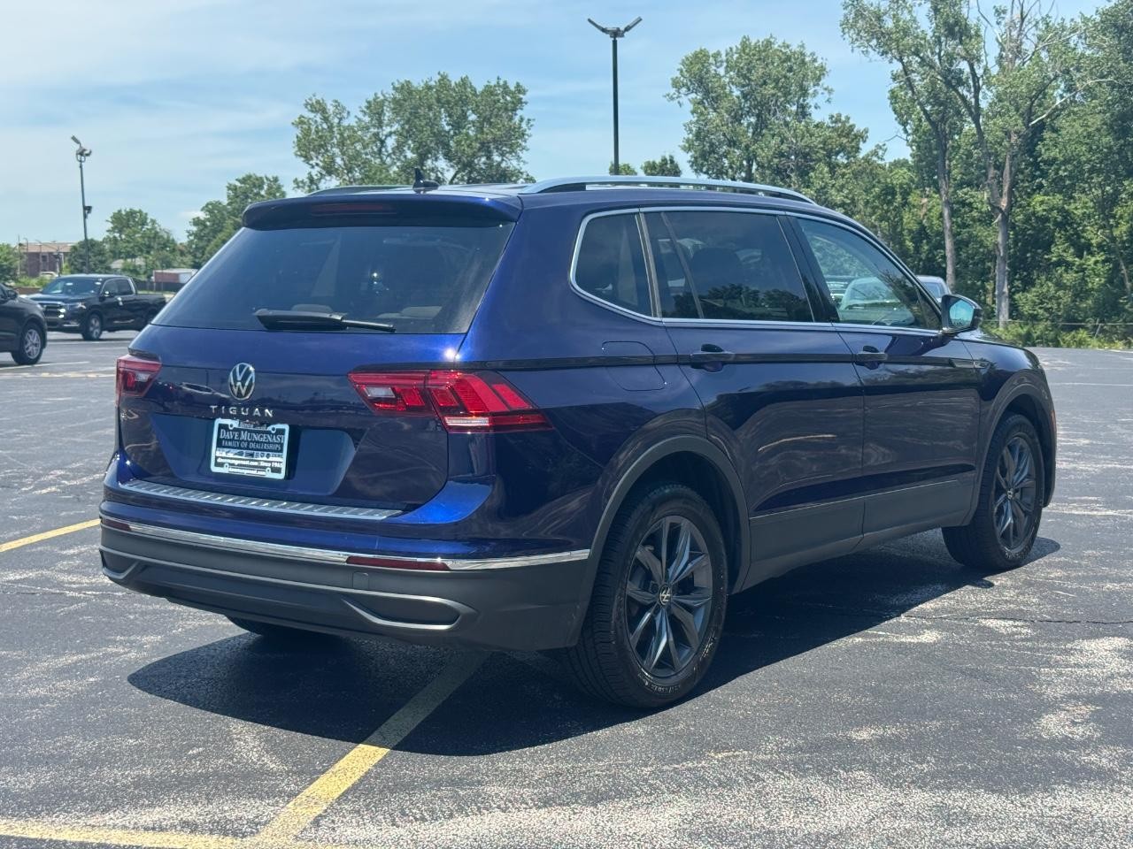 Volkswagen Tiguan Vehicle Full-screen Gallery Image 04