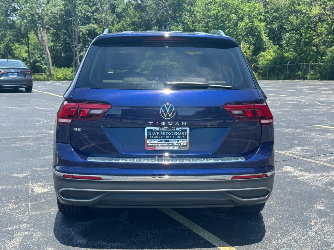 Volkswagen Tiguan Vehicle Full-screen Gallery Image 06