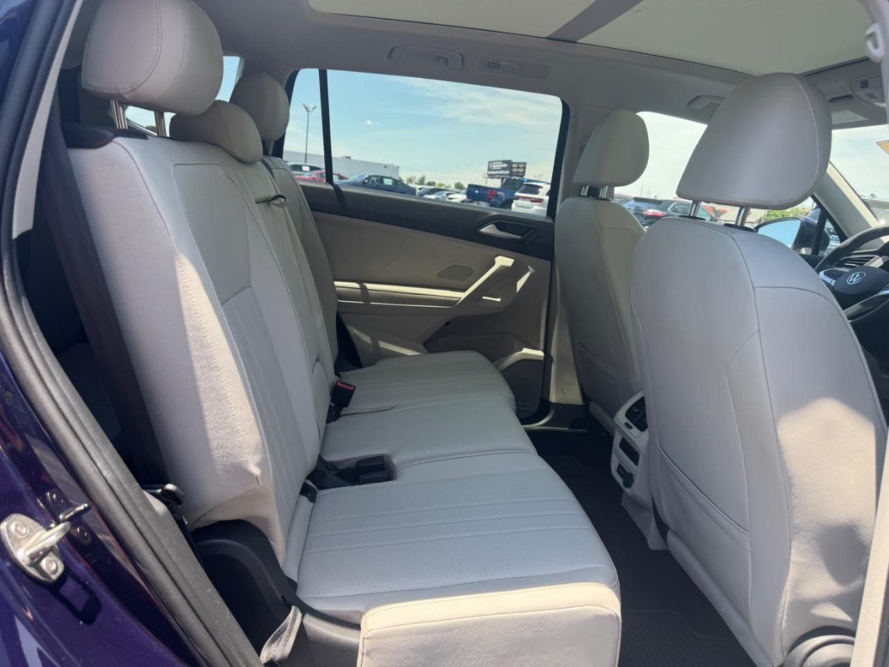 Volkswagen Tiguan Vehicle Full-screen Gallery Image 11