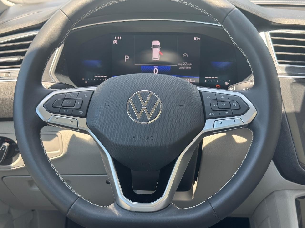 Volkswagen Tiguan Vehicle Full-screen Gallery Image 14