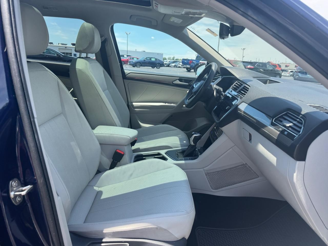 Volkswagen Tiguan Vehicle Full-screen Gallery Image 19