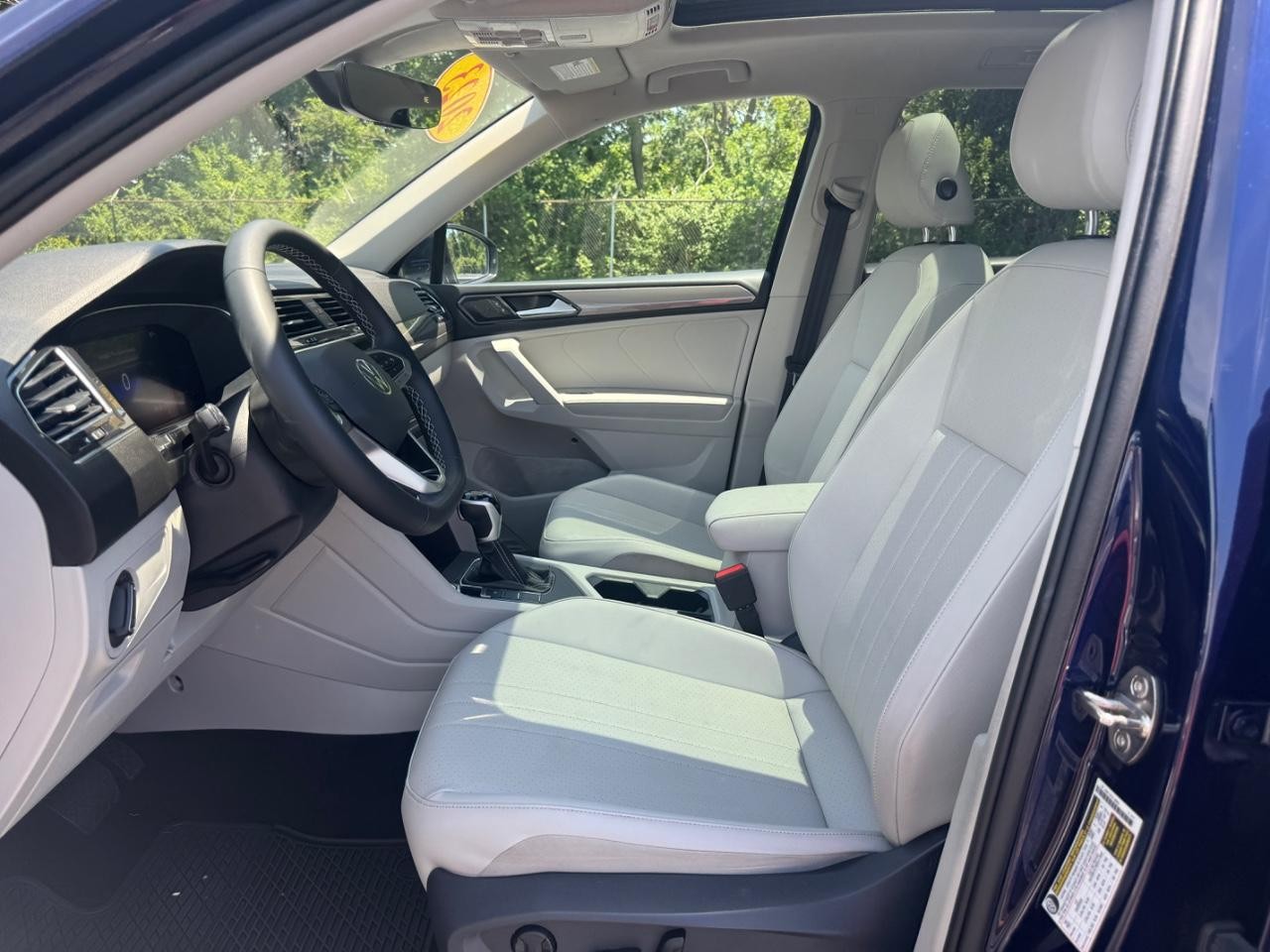 Volkswagen Tiguan Vehicle Full-screen Gallery Image 20