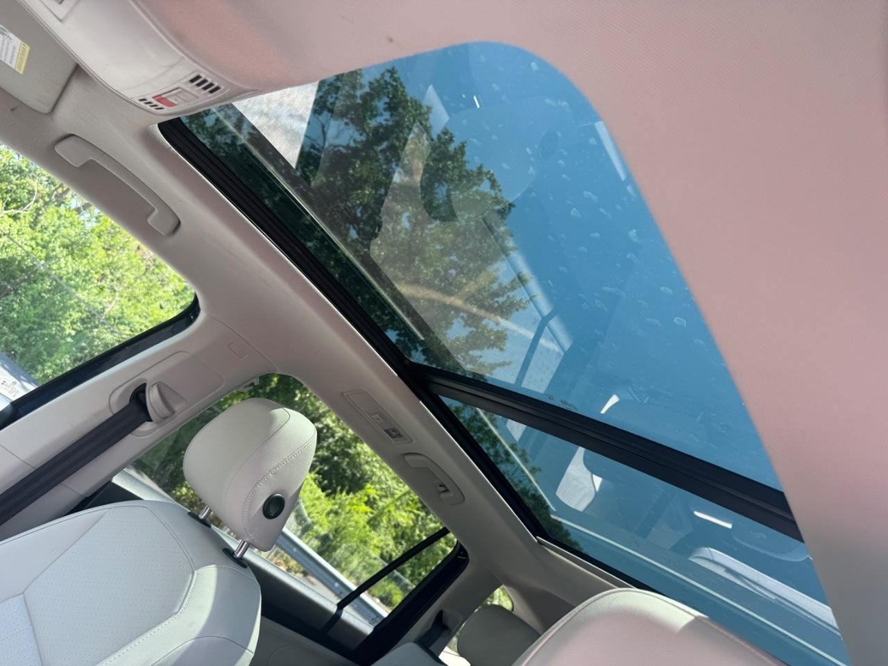 Volkswagen Tiguan Vehicle Full-screen Gallery Image 21