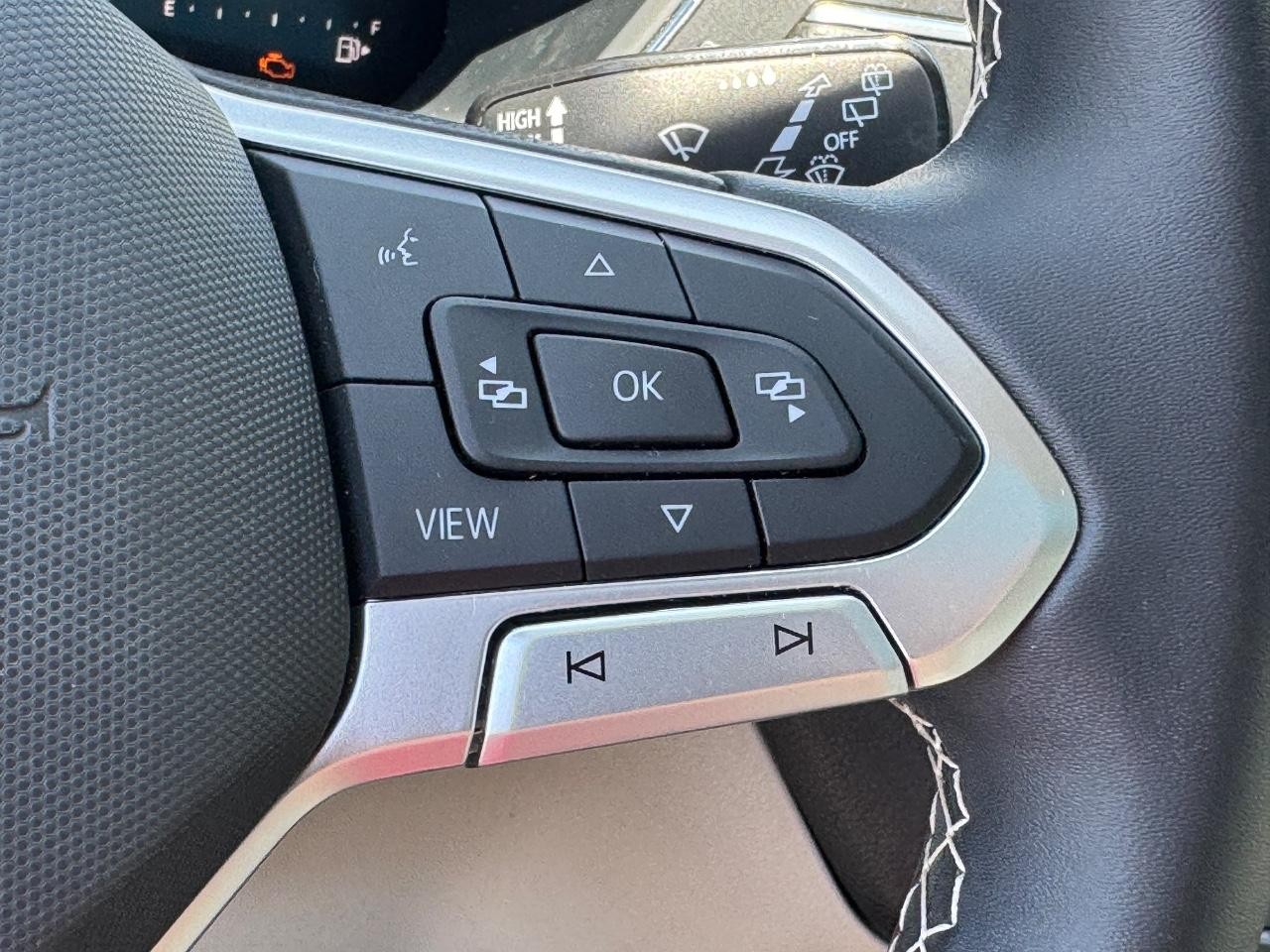 Volkswagen Tiguan Vehicle Full-screen Gallery Image 24