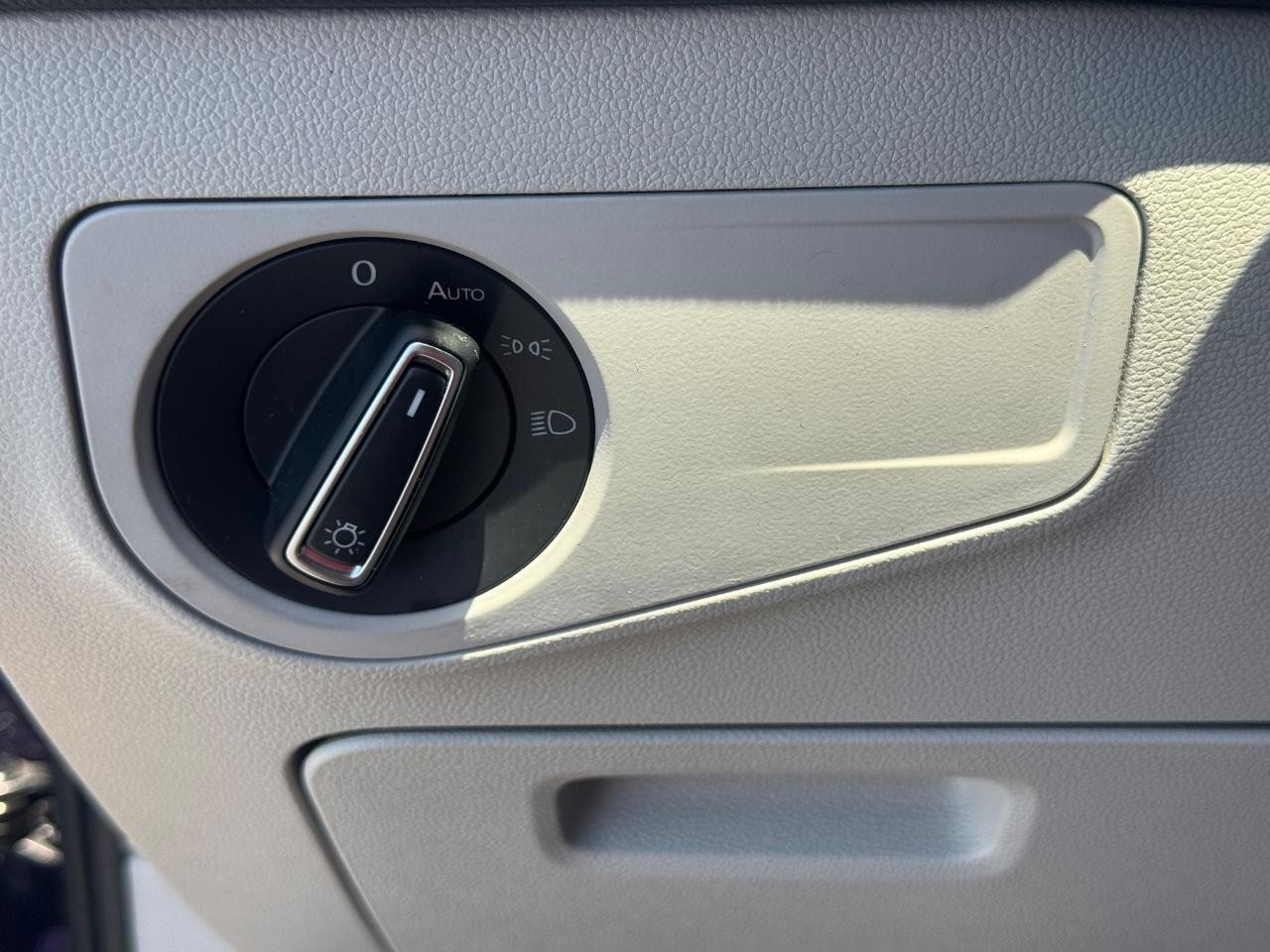 Volkswagen Tiguan Vehicle Full-screen Gallery Image 25