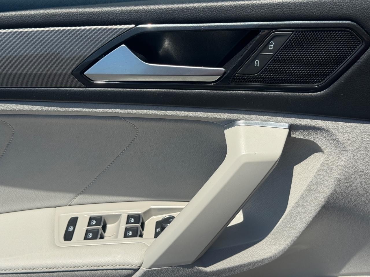 Volkswagen Tiguan Vehicle Full-screen Gallery Image 27