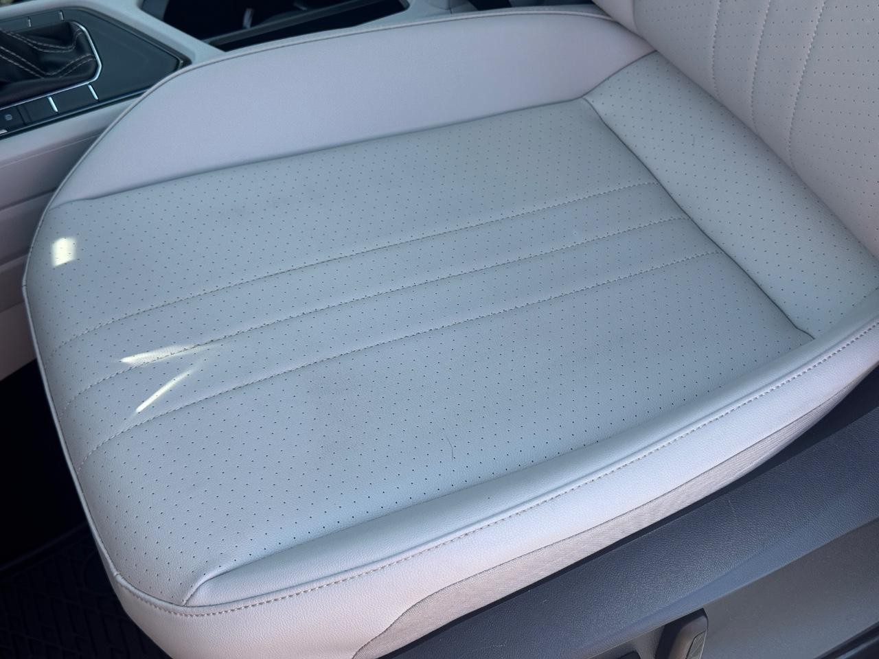 Volkswagen Tiguan Vehicle Full-screen Gallery Image 28