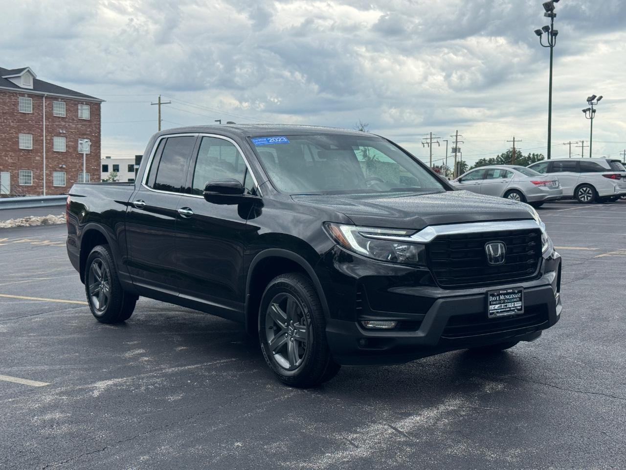 Honda Ridgeline Vehicle Full-screen Gallery Image 02