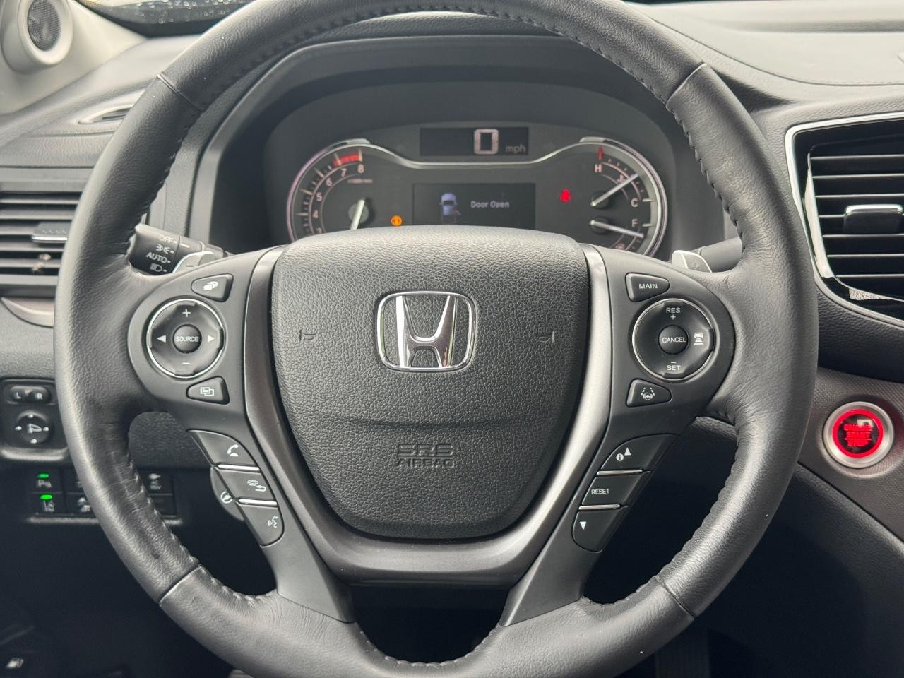 Honda Ridgeline Vehicle Full-screen Gallery Image 13