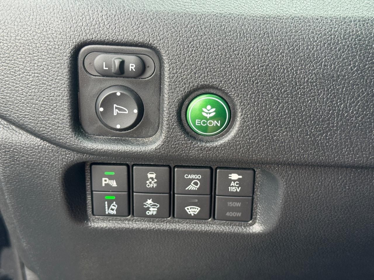 Honda Ridgeline Vehicle Full-screen Gallery Image 24