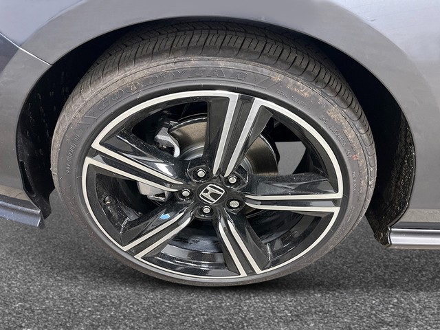 Honda Accord Sedan Vehicle Full-screen Gallery Image 11