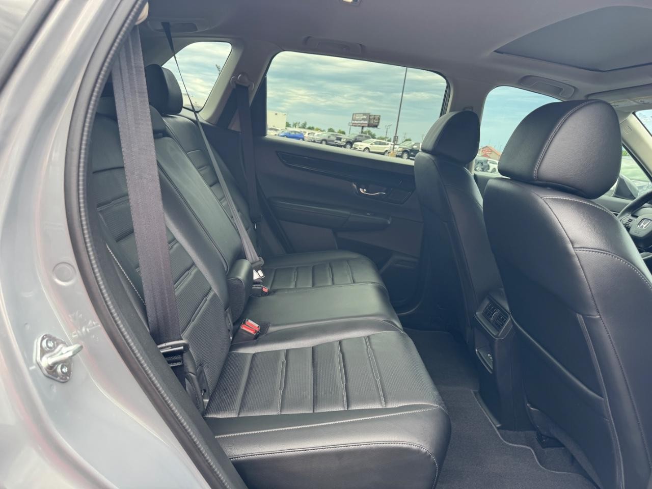 Honda CR-V Vehicle Full-screen Gallery Image 11