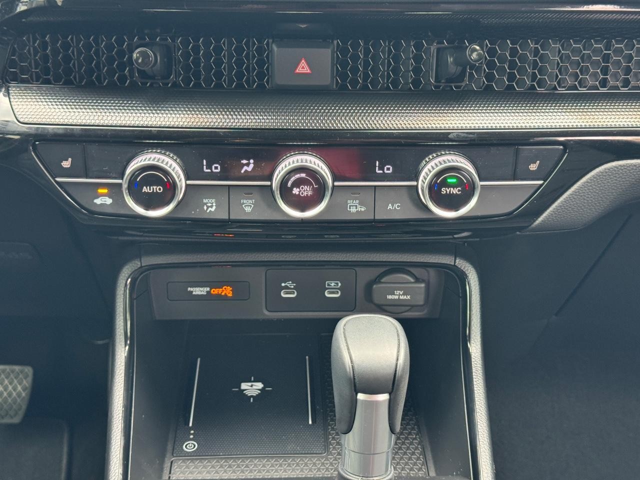 Honda CR-V Vehicle Full-screen Gallery Image 15