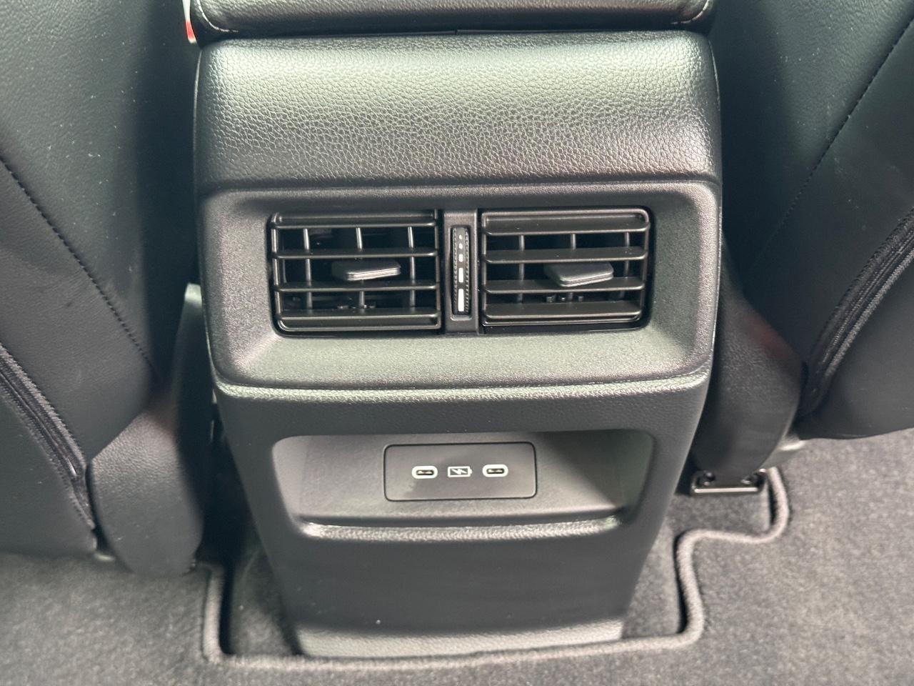 Honda CR-V Vehicle Full-screen Gallery Image 17