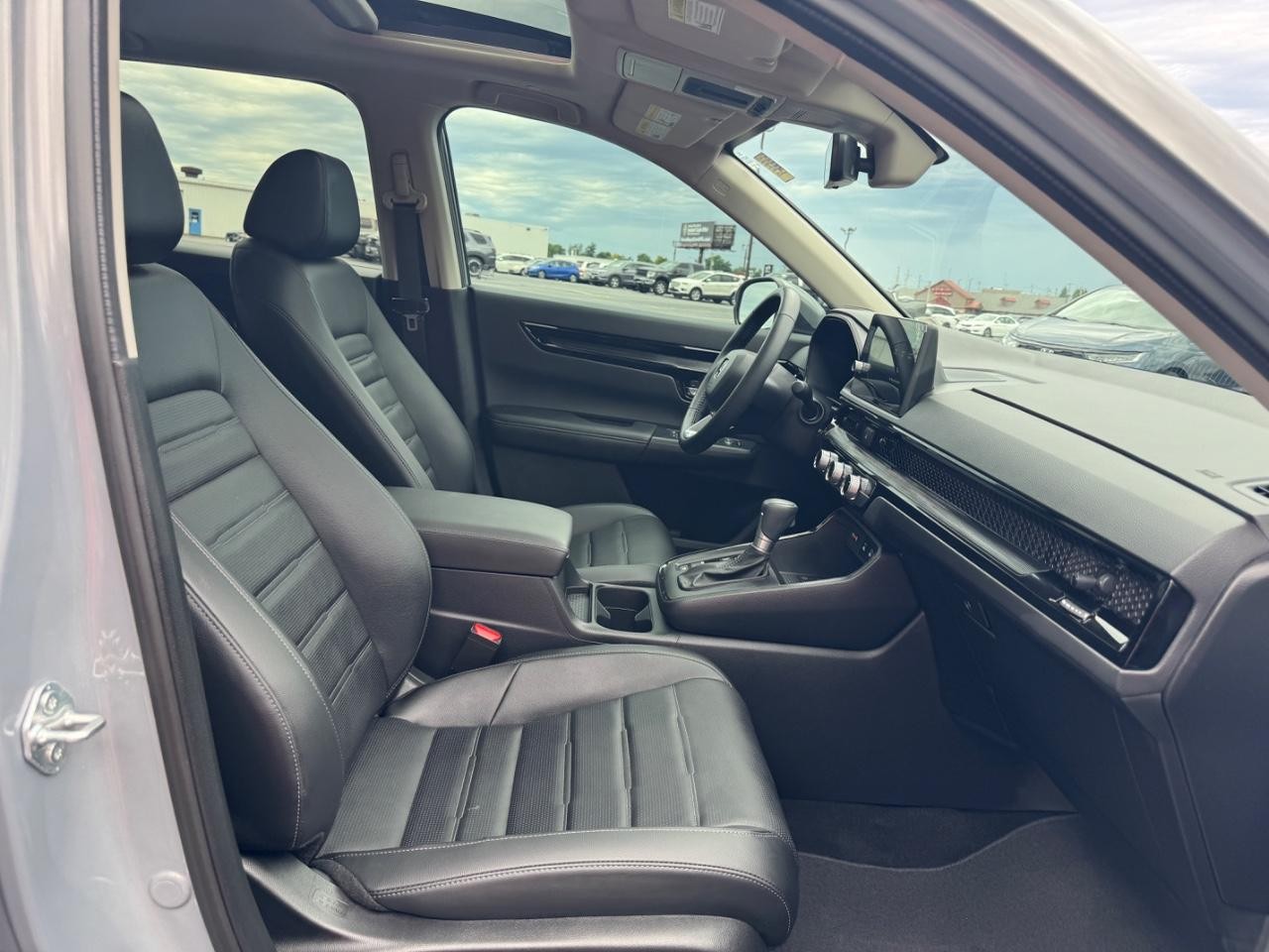 Honda CR-V Vehicle Full-screen Gallery Image 18