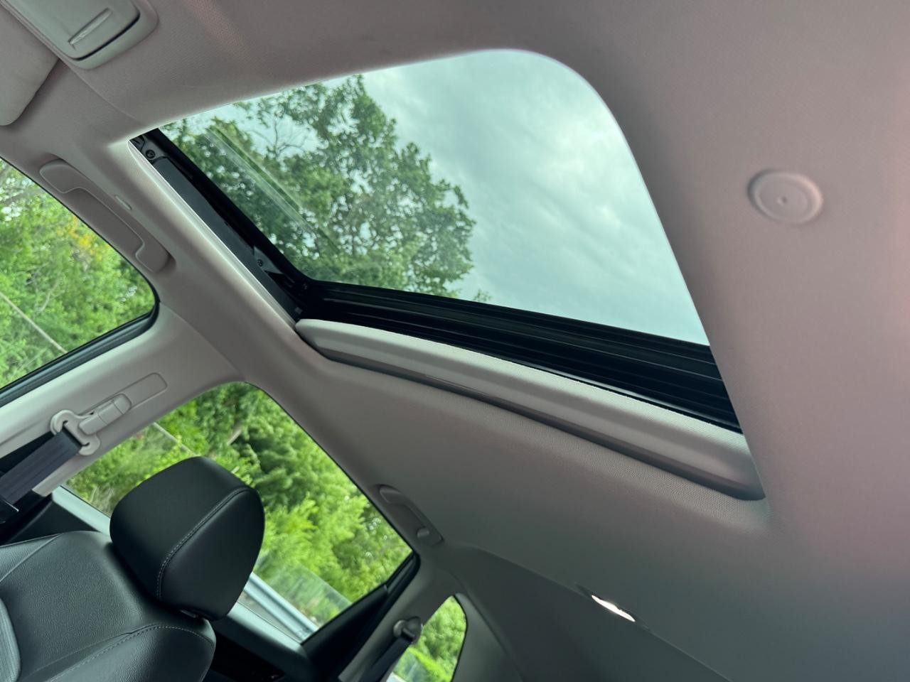 Honda CR-V Vehicle Full-screen Gallery Image 20